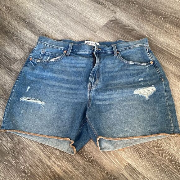 Zara Denim shorts Washed Distressed Unfinished Hem Plus size 20 Boho Moto NWT - Picture 1 of 9